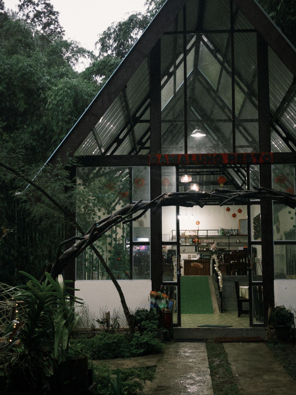 Damalung Resto